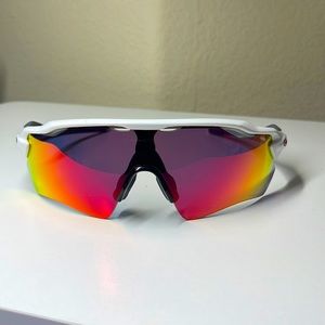 OAKLEY SUNGLASSES RADAR EV WHITE AND GREY FRAME WITH MULTICOLORED PRIZM LENSE